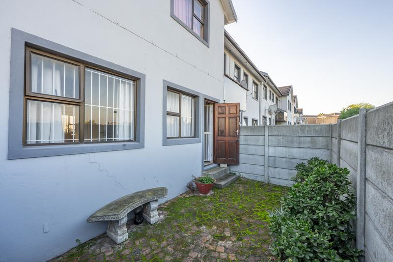 To Let 2 Bedroom Property for Rent in Protea Heights Western Cape